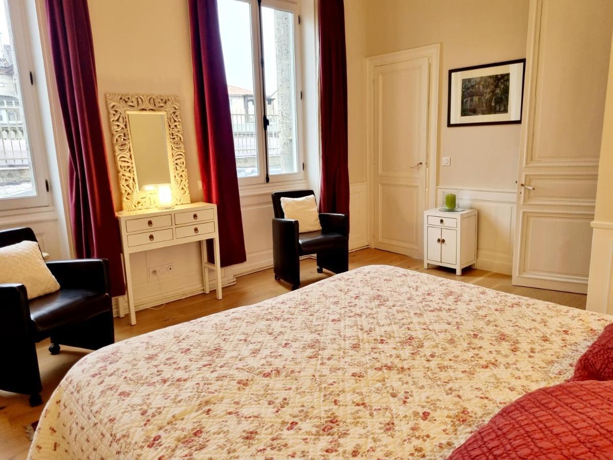 Face A L'Hotel De Ville Grand Et Lumineux Appartement Angoulême Екстериор снимка