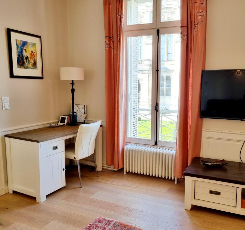 Face A L'Hotel De Ville Grand Et Lumineux Appartement Angoulême Екстериор снимка