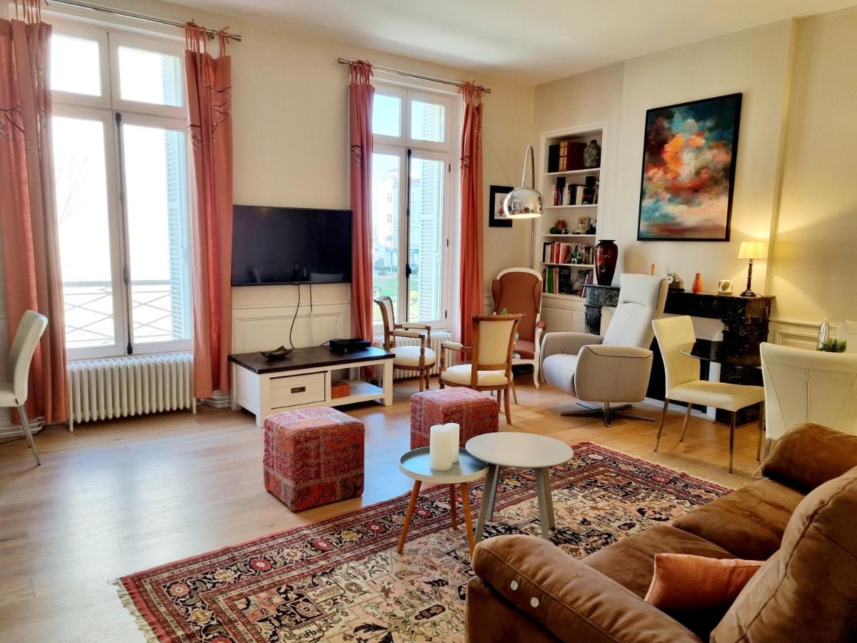 Face A L'Hotel De Ville Grand Et Lumineux Appartement Angoulême Екстериор снимка