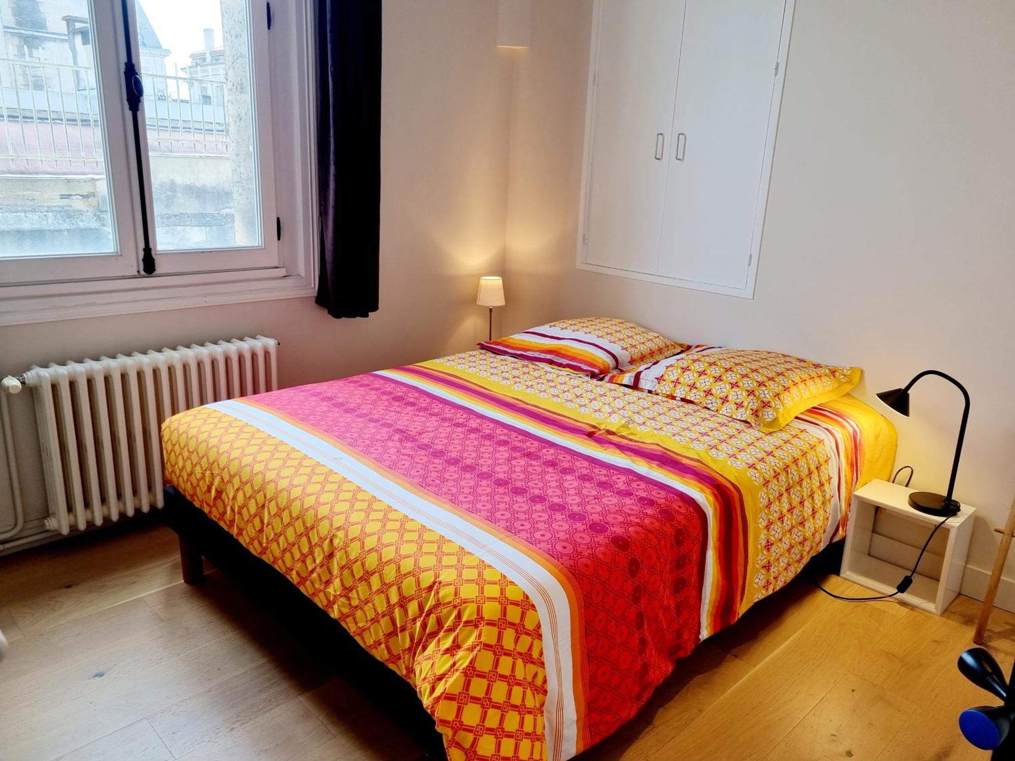 Face A L'Hotel De Ville Grand Et Lumineux Appartement Angoulême Стая снимка